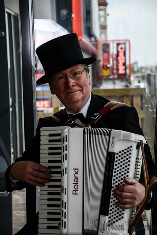 Hugh Barwell with accordion at Skegness